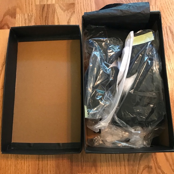 NIB Kenneth Cole Macey Black Round Toe Heels 5.5 - Picture 12 of 14